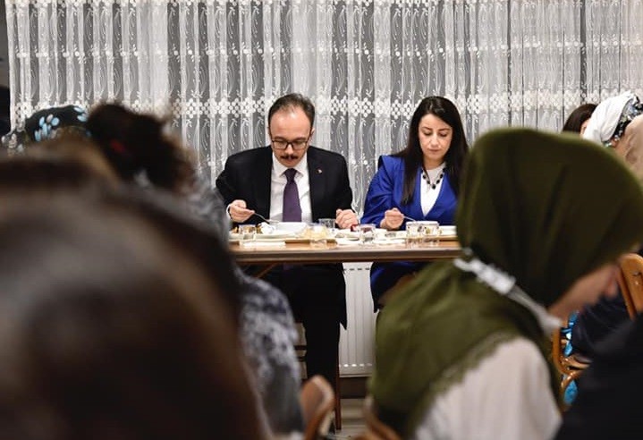 Vali Kızılkaya koruma altındaki çocuklarla iftarda buluştu