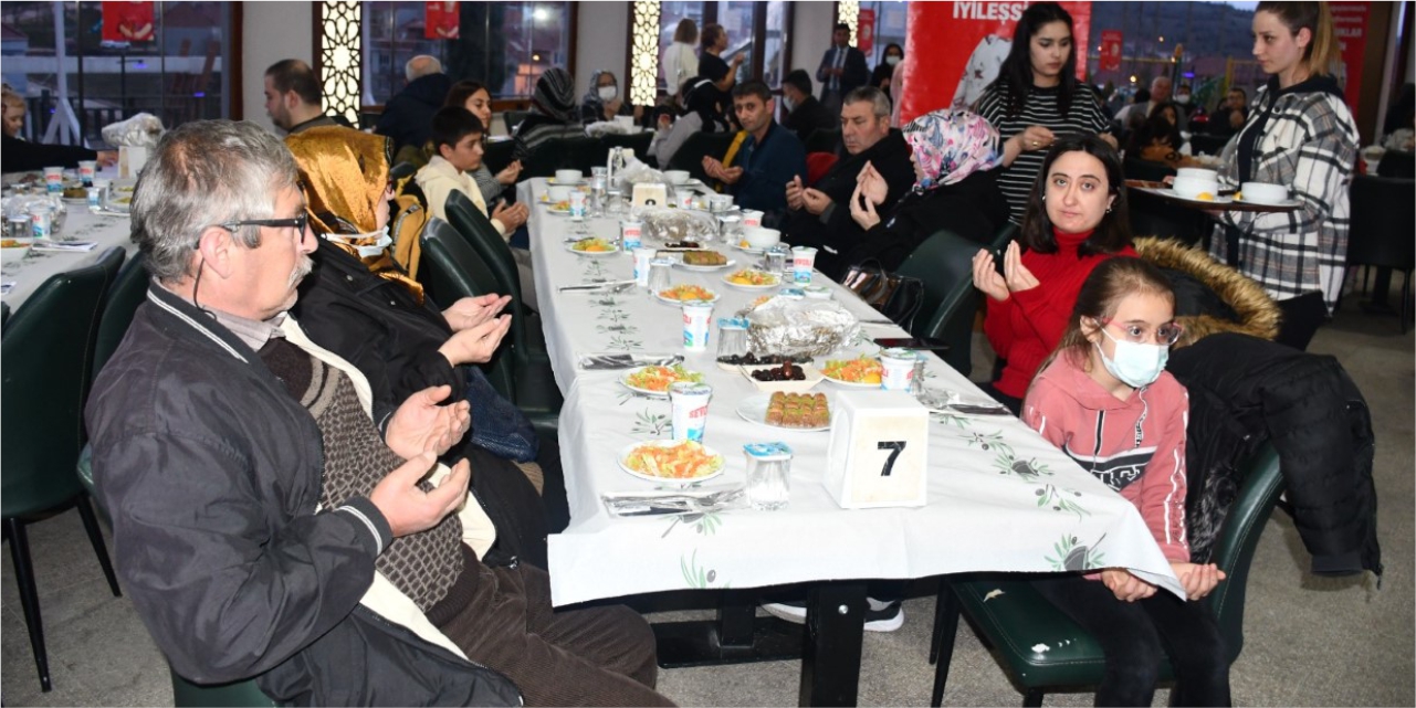 Lösemili çocuklar ve aileleri iftarda buluştu