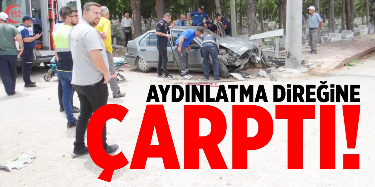 Aydınlatma direğine çarptı