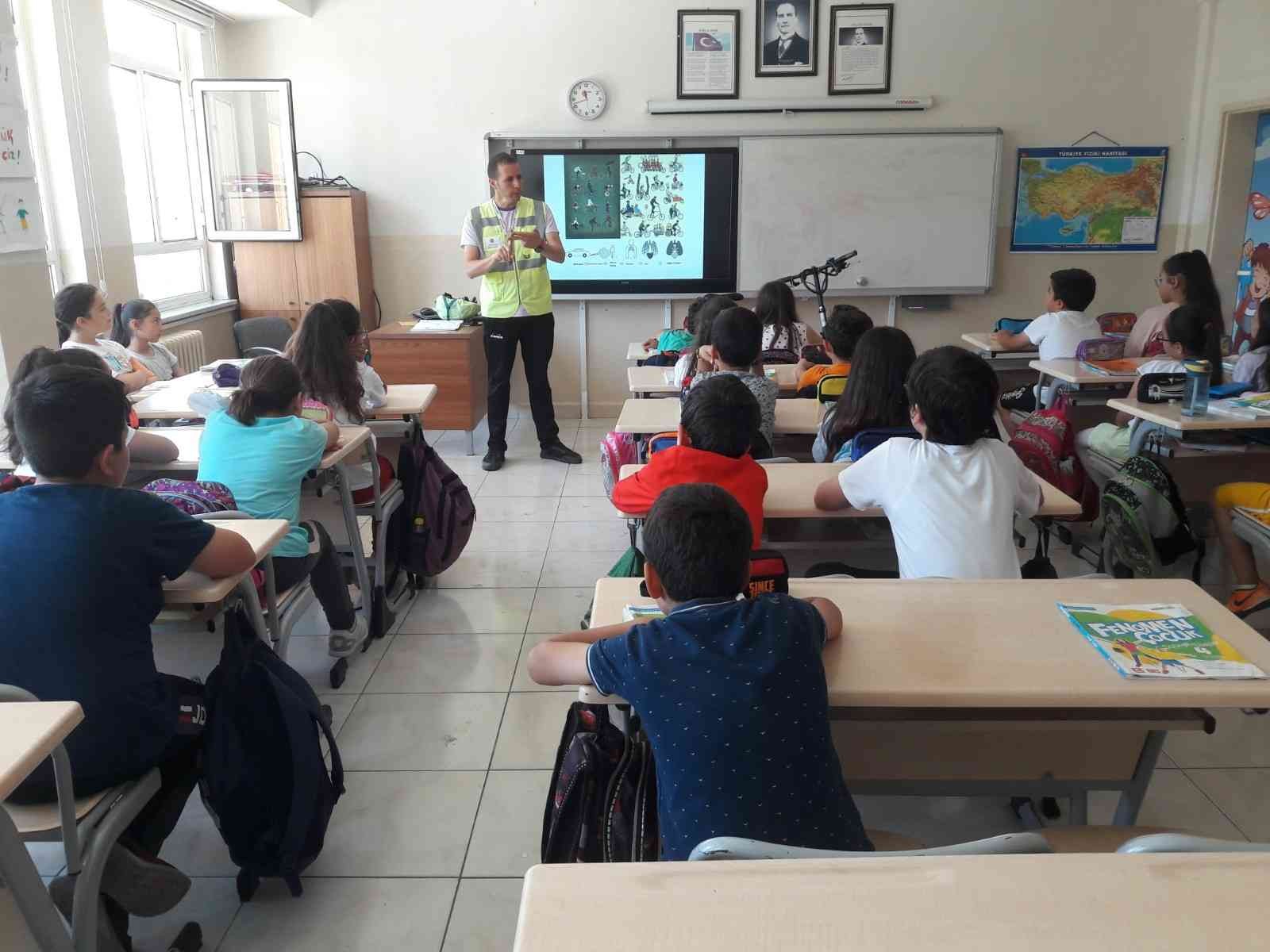 Bilecik’te öğrencilere ’Temel Trafik ve Bisiklet Ulaşım, Yaşam Kültürü’ semineri