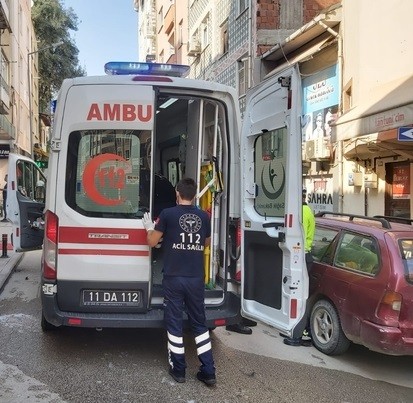 Otomobilin çarptığı yaya yaralandı