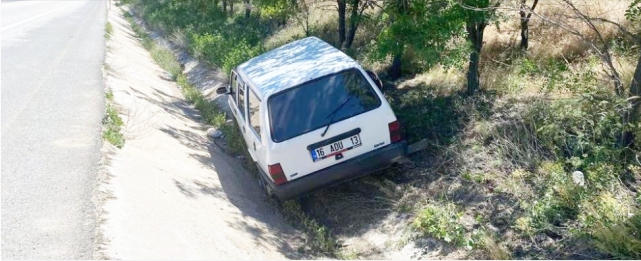 Kontrolden çıkan otomobil su kanalına düştü