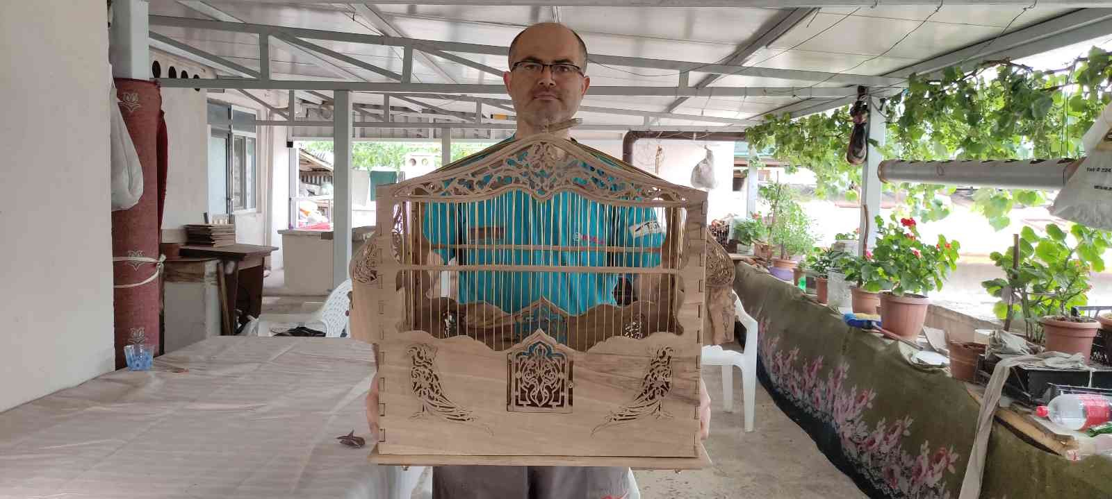 Kuşlara saray yapıp 10 bin liraya satıyor