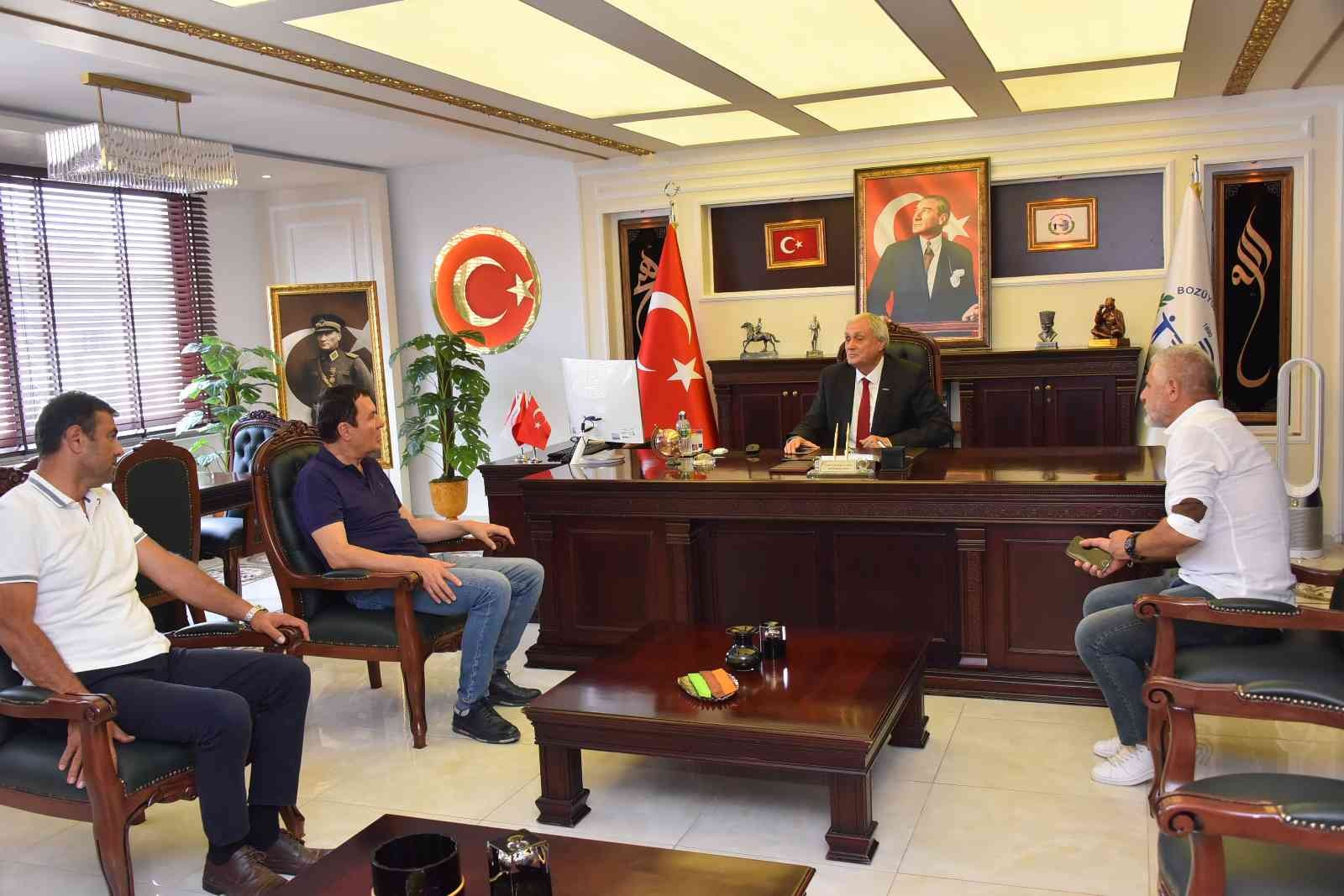 Sanatçı Mithat Körler Başkan Bakkalcıoğlu ile bir araya geldi