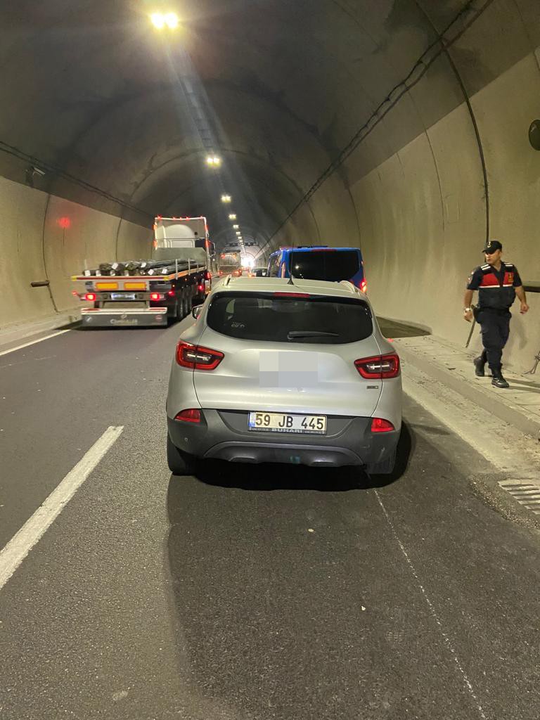 Osmangazi Tüneli içinde yaşanan kazada 2 çocuk yaralandı