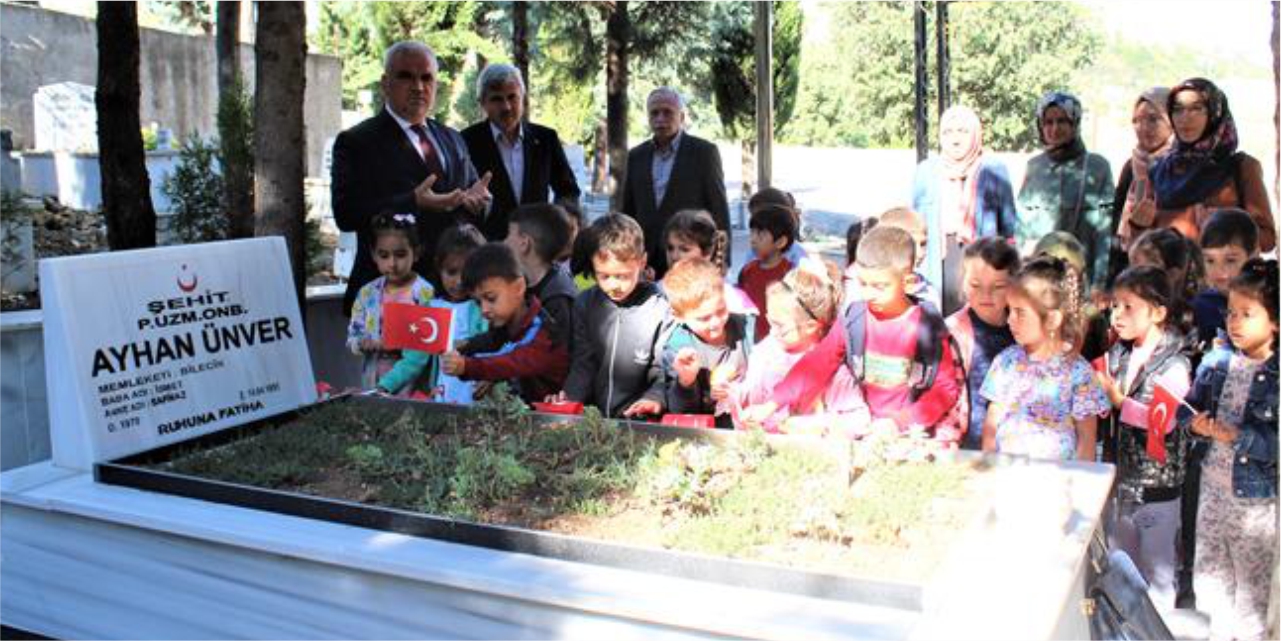 Kur'an Kursu öğrencileri Şehitliği ziyaret etti