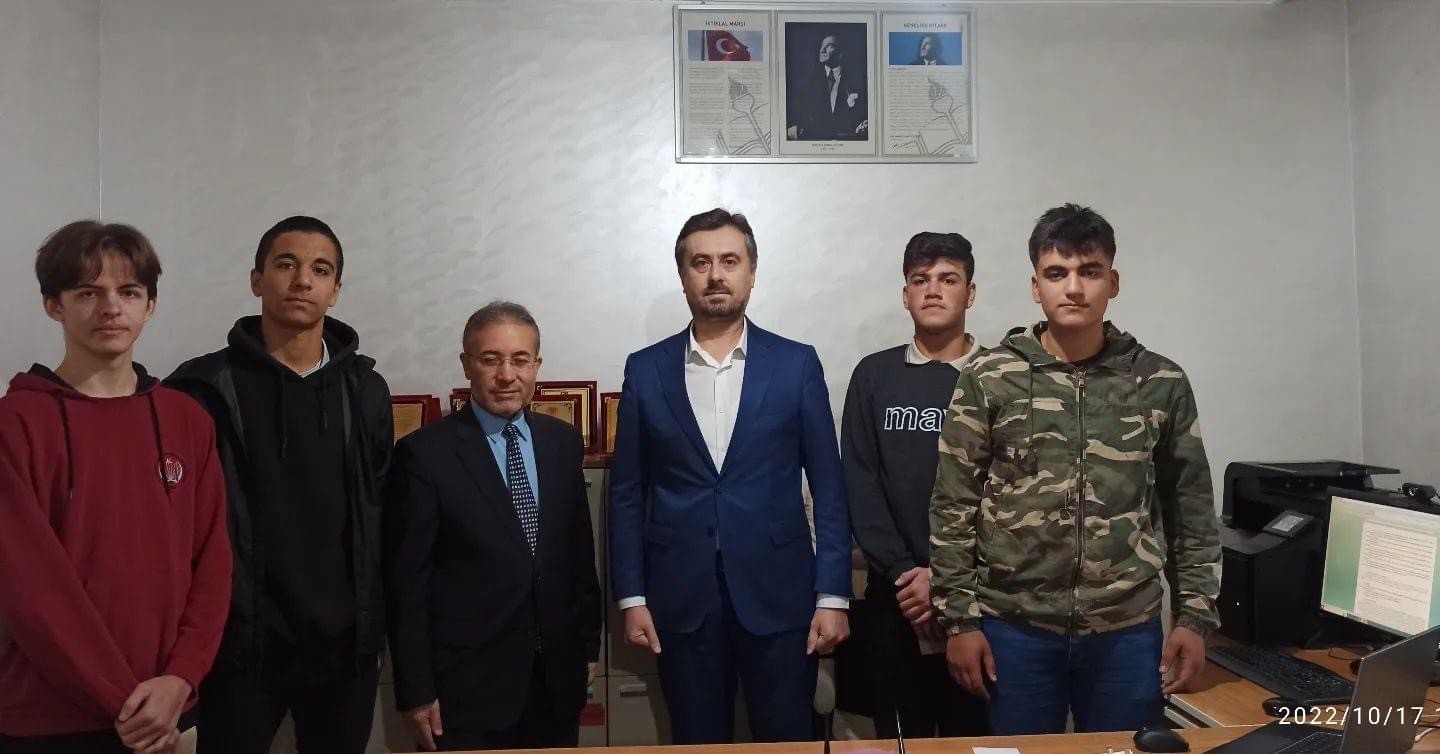 Dereceye giren öğrencilere ödülleri verildi