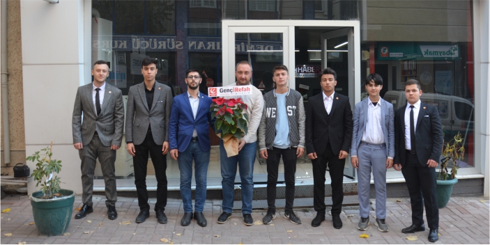 Yeniden Refahlı gençlerden gazetemize ziyaret