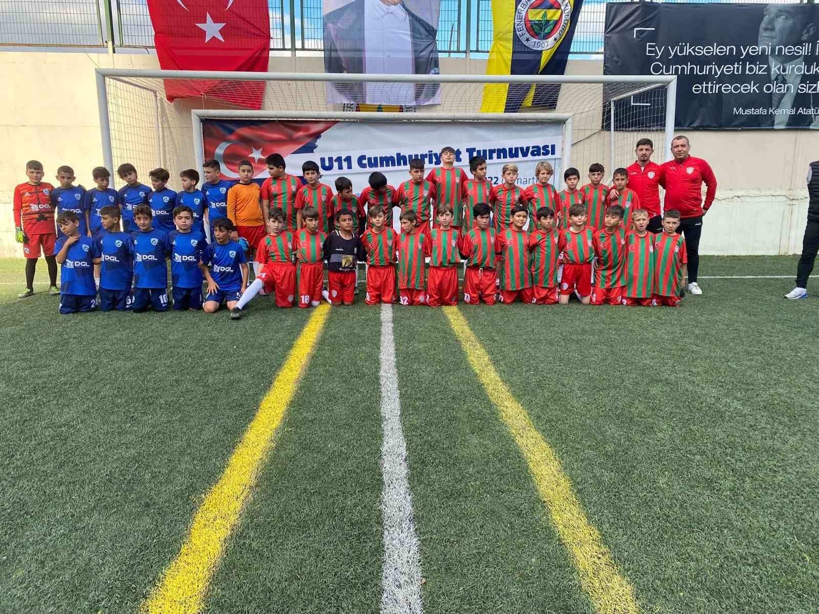 1308 Osmaneli Belediyespor ’U-11 Cumhuriyet Turnuvası’a katıldı