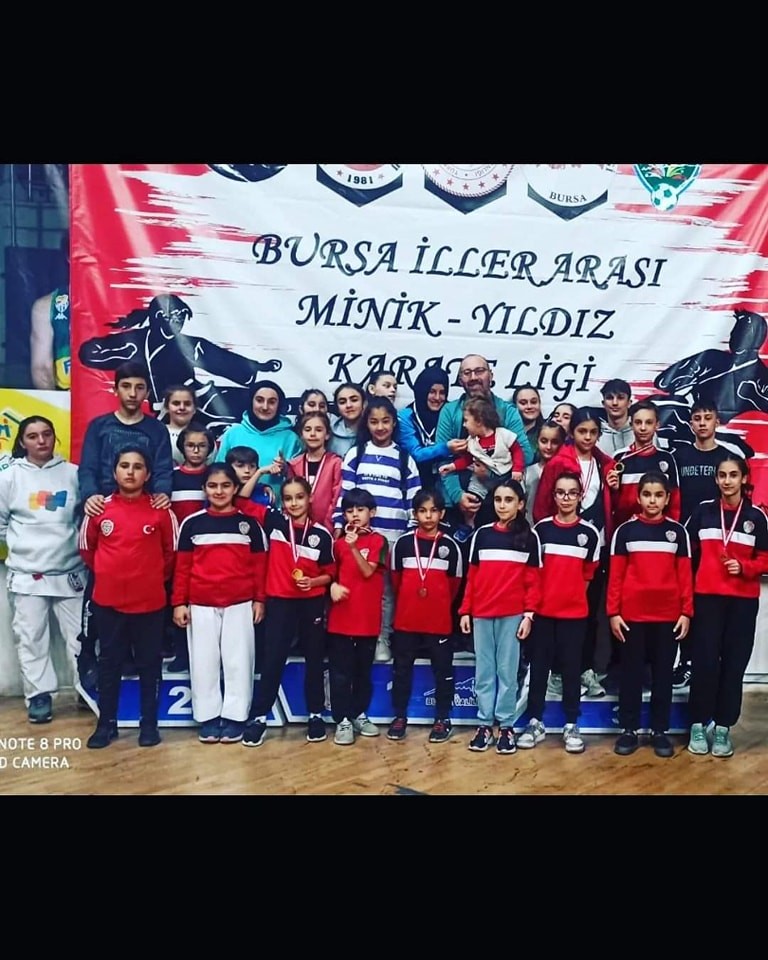 Minik bedenler karate şampiyonasında ter döktü