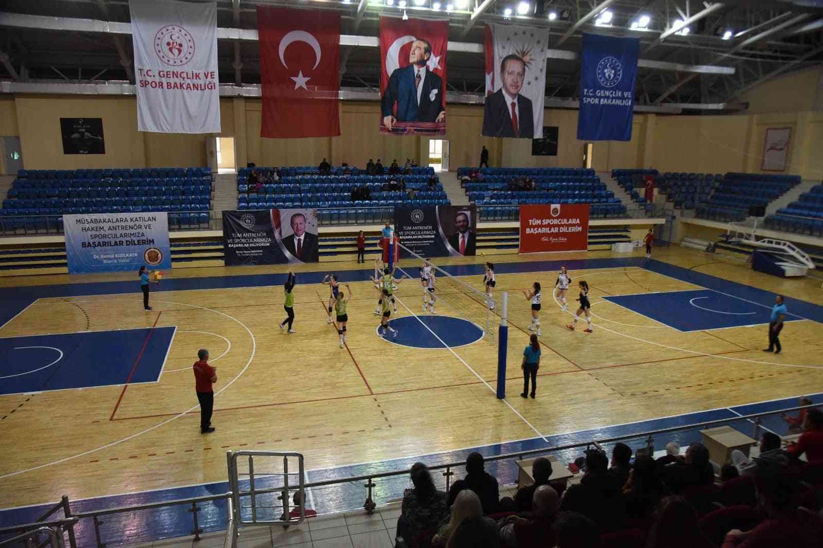 Bilecik Belediye Spor Kadın Voleybol Takımı 3: Tepebaşı Gençlik Spor: 1