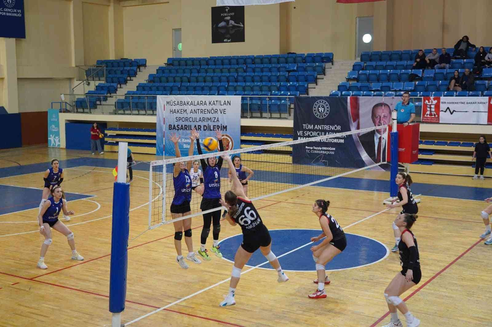 Bilecik Belediye Spor Kadın Voleybol Takımı evinde set alamadı