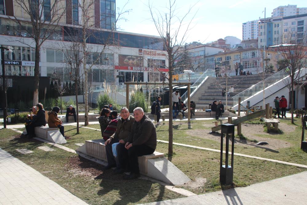 Vatandaşlar güneşli havanın tadını çıkardı