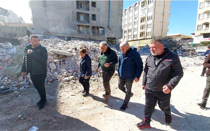 Onat’tan afet bölgesindeki gazetecilere ziyaret