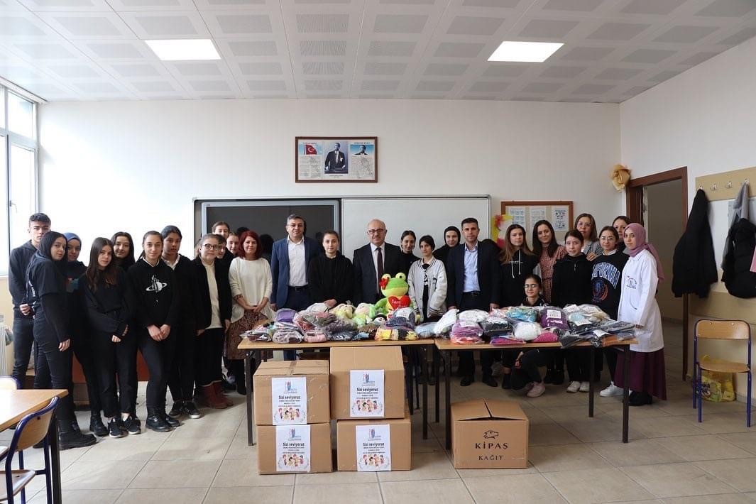 Depremde zarar gören çocuklar için seferber oldular