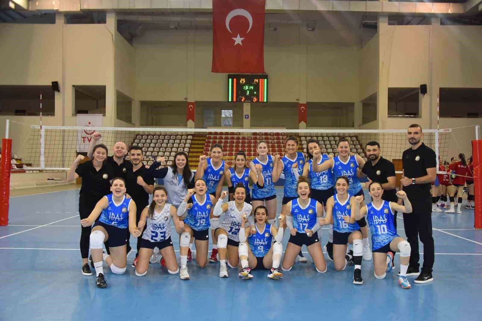 Bozüyük Belediyesi, çeyrek finalde Sivas İl Özel İdare Voleybol Takımı’nı 3-0 yendi