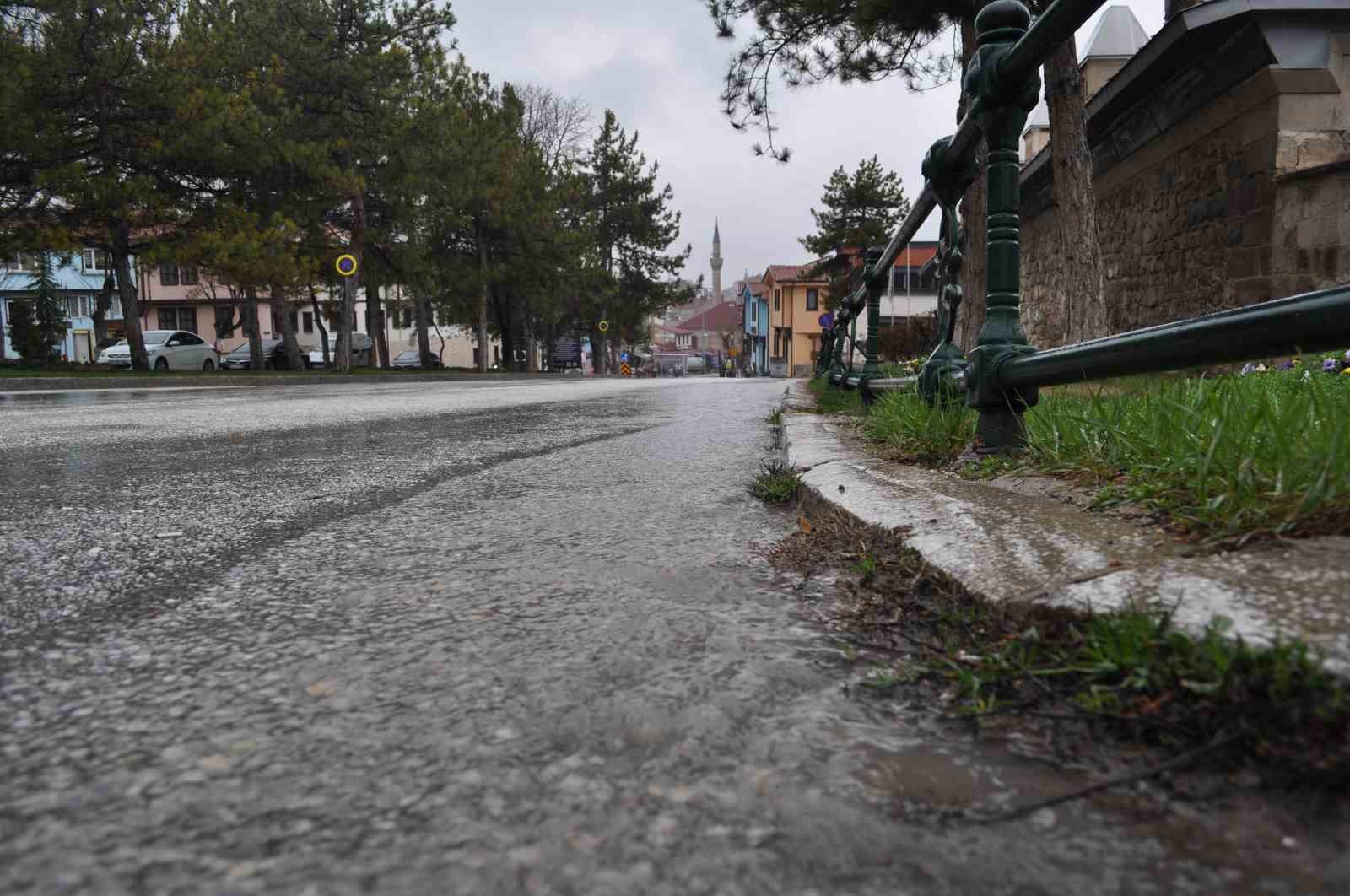 Yağmur Odunpazarı’nda adeta sele dönüştü