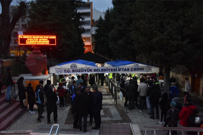 Bozüyük Belediyesi iftar çadırında ilk oruçlar açıldı