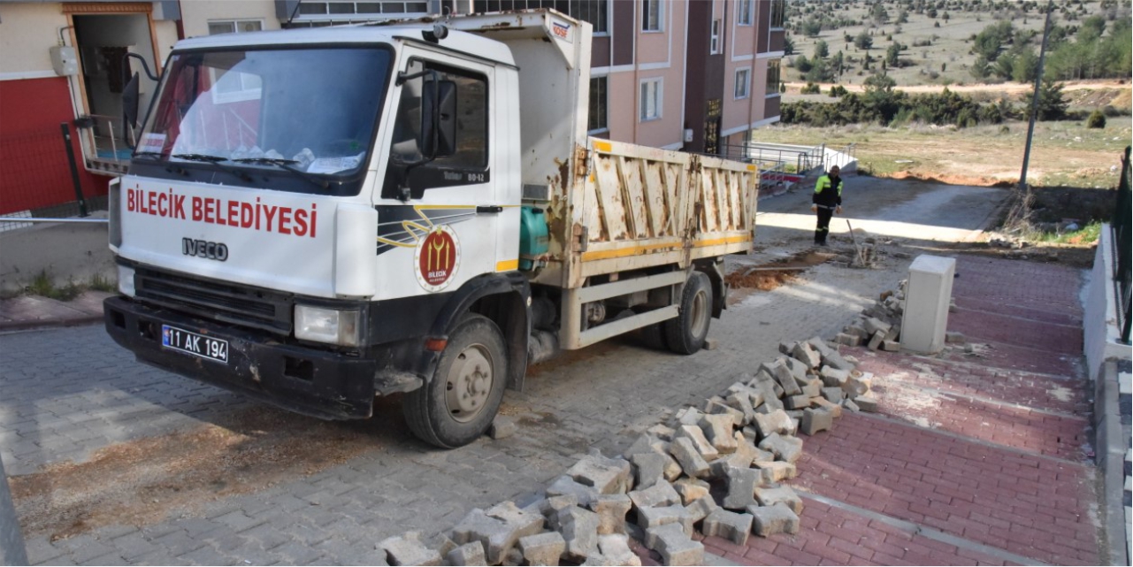 Kaldırım yenileme ve bakım çalışmaları yapılıyor