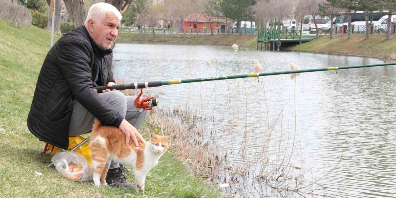 Vatandaşlar soluğu park ve bahçelerde aldı