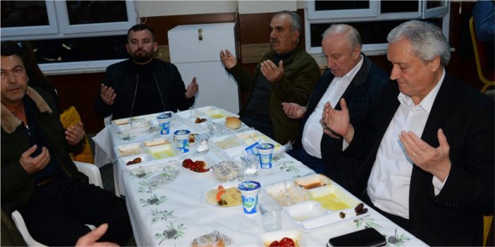 Başkan Bakkalcıoğlu vatandaşlarla iftar yaptı