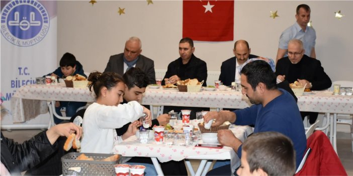 Depremzedeler için iftar sofrası kuruldu