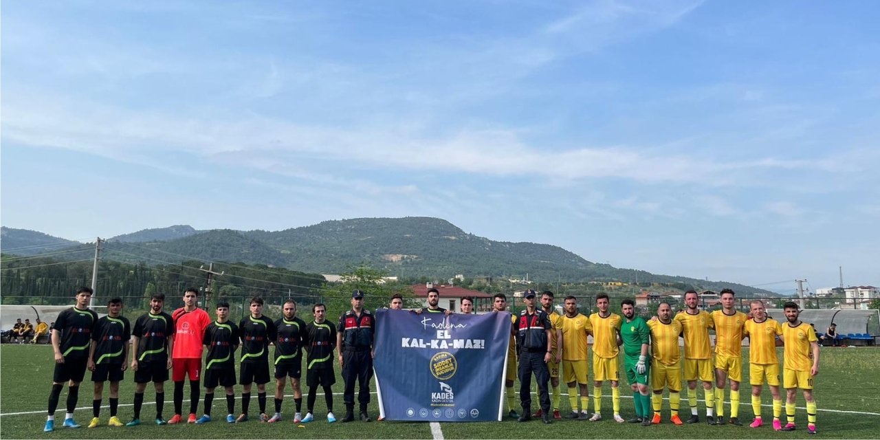 Futbol Müsabakasında Anlamlı Pankart