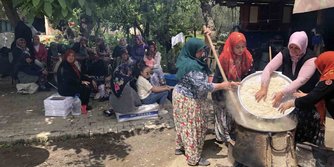 Köylü kadınlar asırlık geleneği yaşatıyor