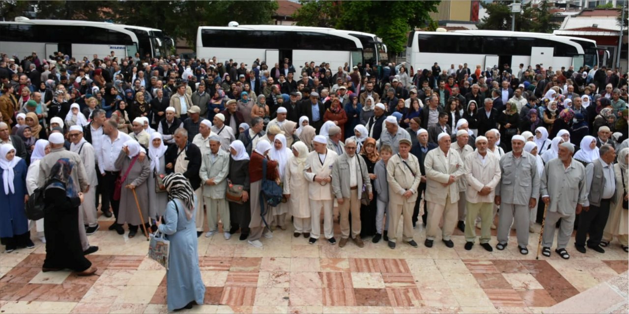 Hacı adayları dualarla uğurlandı