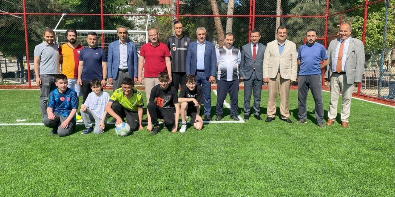 Sentetik çim halı saha hizmete girdi