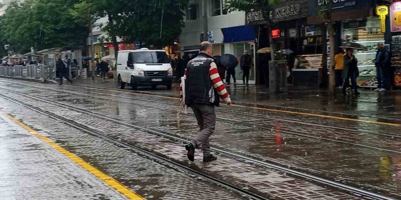 Yağmurdan nasıl kaçacaklarını bilemediler