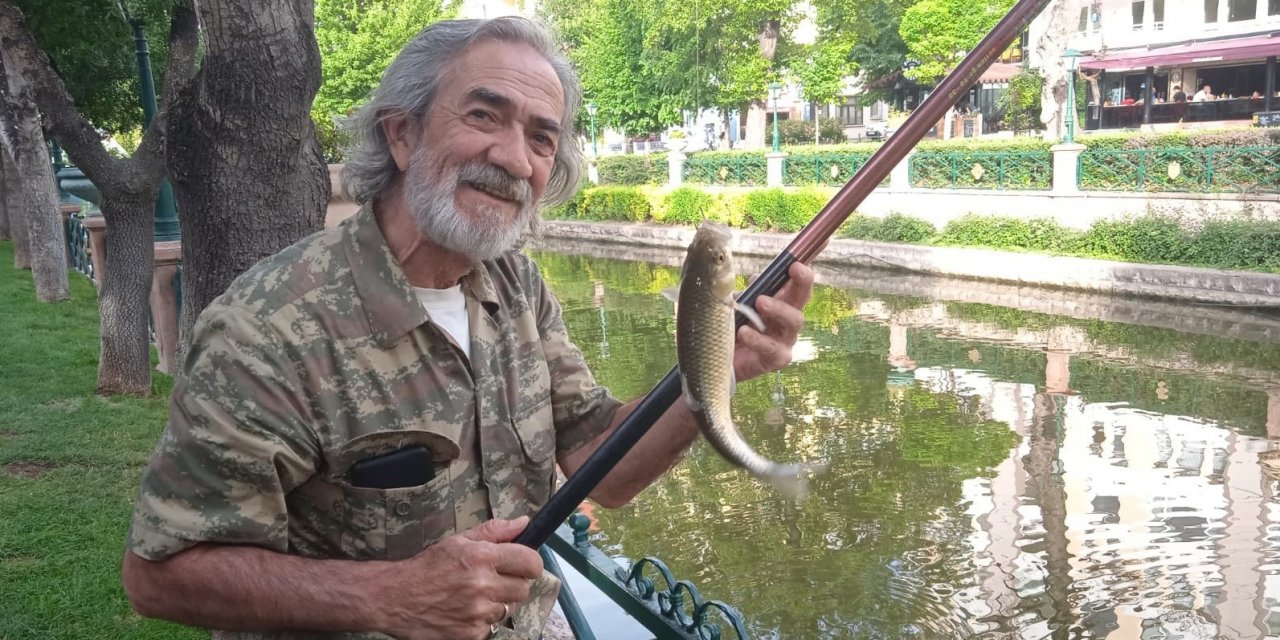 Emekli vatandaşların balık tutma keyfi