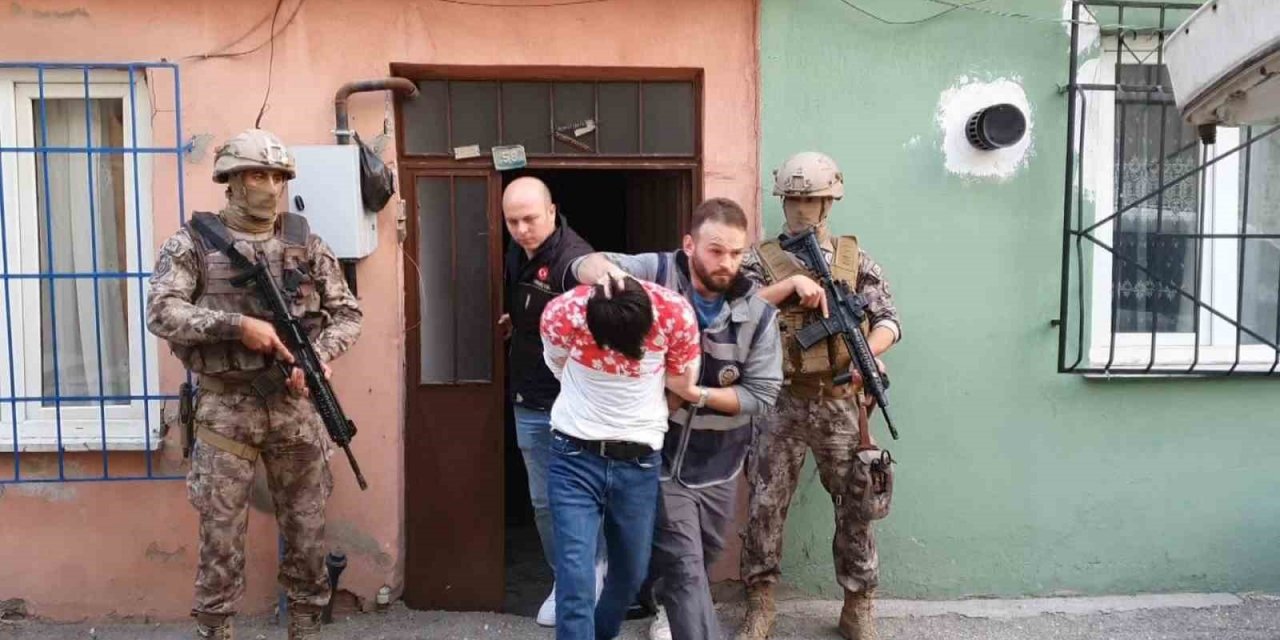 Koçbaşlarıyla kapıları kırılmış, çatılarda yakalanmışlardı