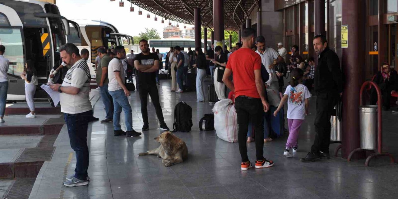 Otogarda bayram yoğunluğu başladı