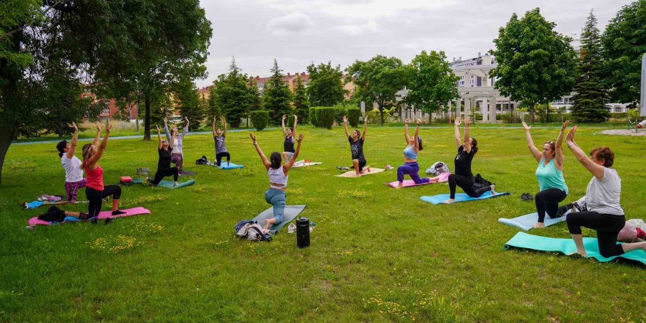 Açık havada yoga keyfi