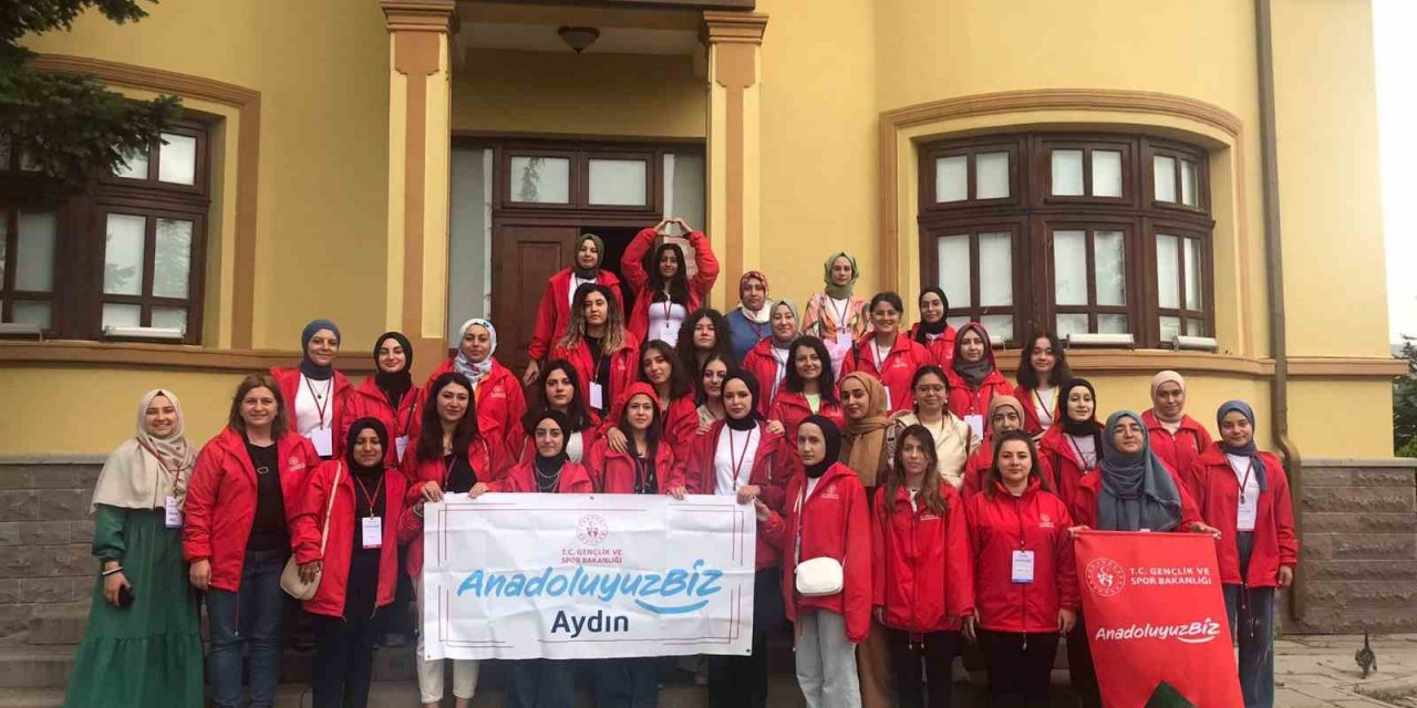 Aydın’dan gelen 37 öğrenci Bilecik’in tarihi ve kültürel yerlerini ziyaret etti