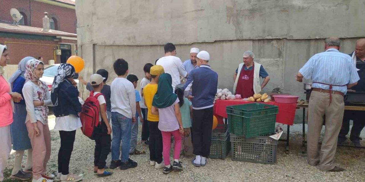 Koşa koşa Kur’an-ı Kerim kursuna geliyorlar