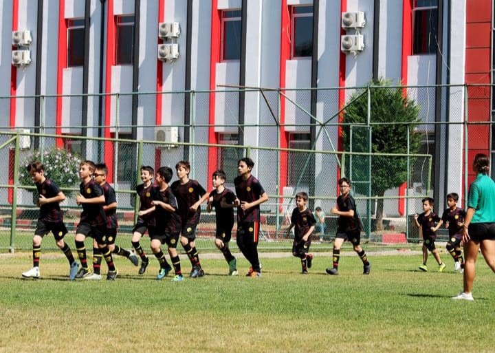 Eskişehirspor Fabrika Futbol Okulları’nda yaz çalışmaları başladı