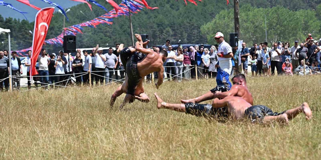 Bursa’da  Ata Sporları nefes kesti