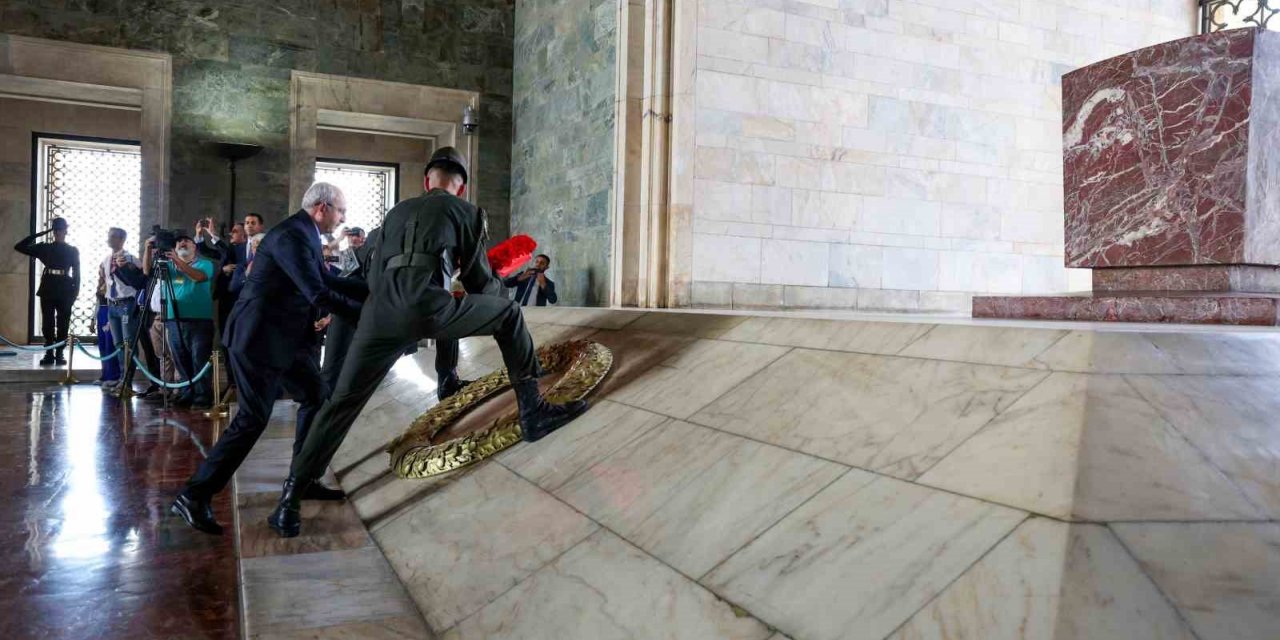 Kılıçdaroğlu Lozan Antlaşması’nın 100’üncü yılında Anıtkabir’i ziyaret etti