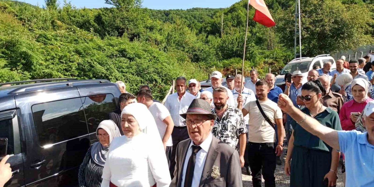 48 yıl önce yapamadıkları düğünü 72 yaşında yaptılar