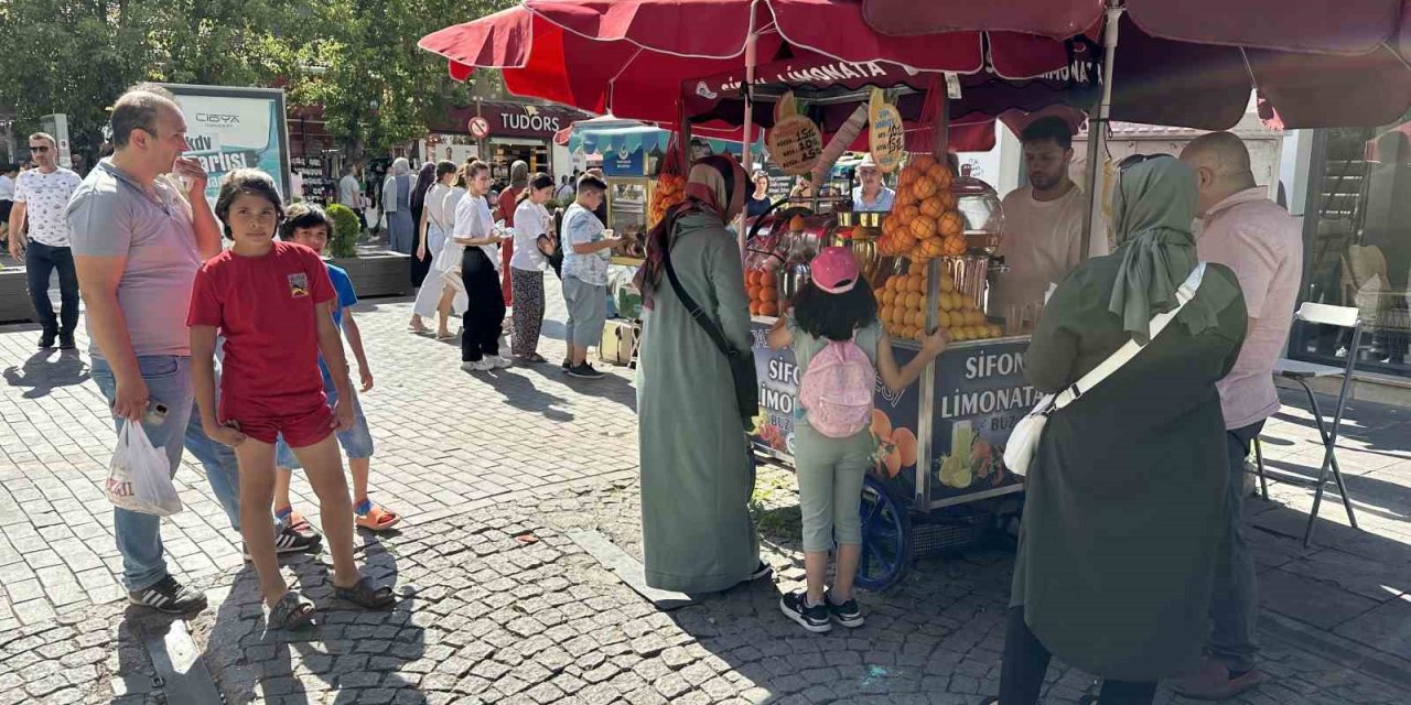 Sıcak Havayı Gören ‘sifon Limonataya’ Koşuyor