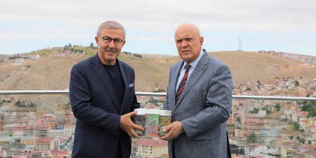 Başkan Pekmezci Mevkidaşını Bayburt’ta Ağırladı