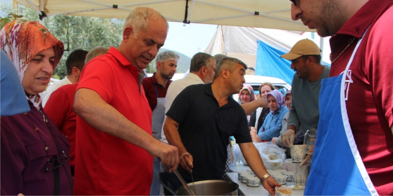 Muharrem ayı dolayısıyla aşure dağıtıldı