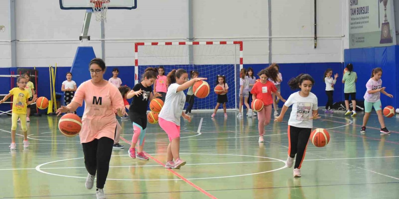 Bozüyük Belediyesi Yaz Spor Okulları Geleceğin Sporcularını Yetiştiriyor
