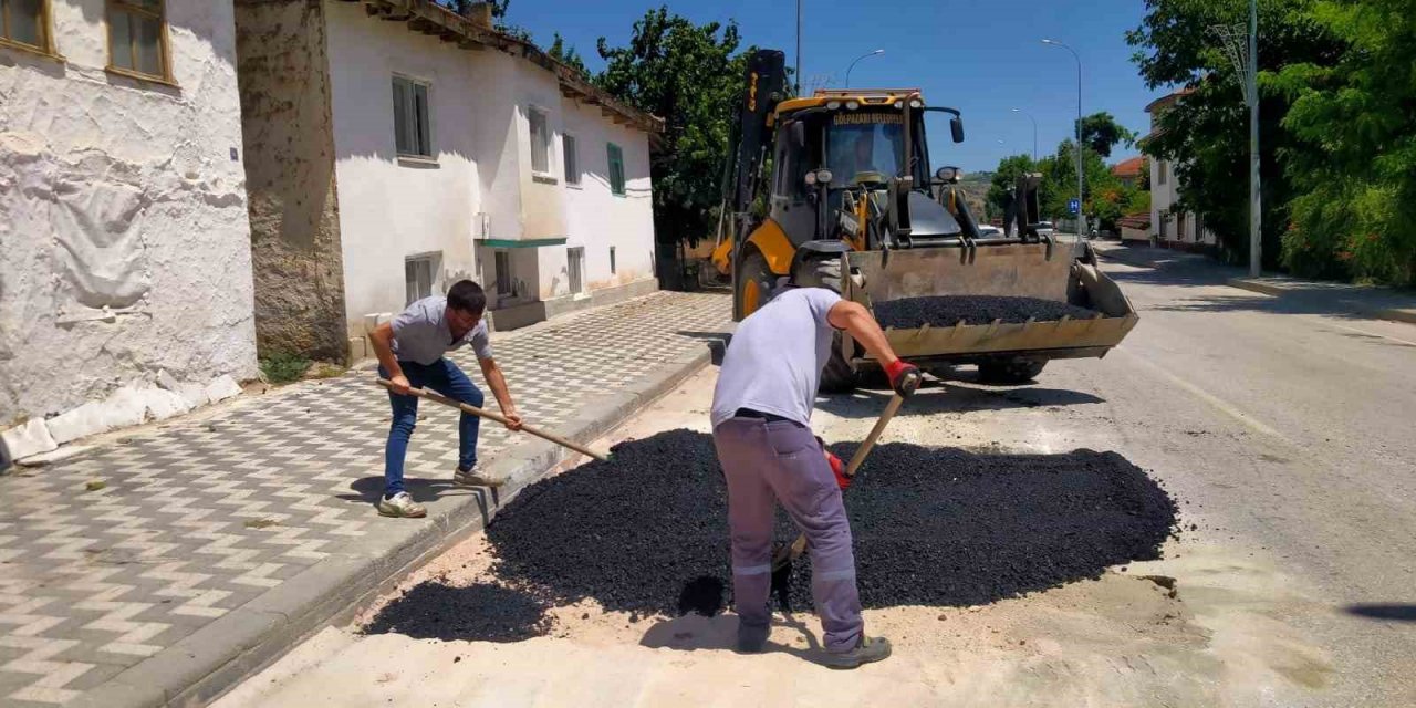 Belediye Ekipleri Yol Bakım Onarım Çalışmalarını Sürdürüyor