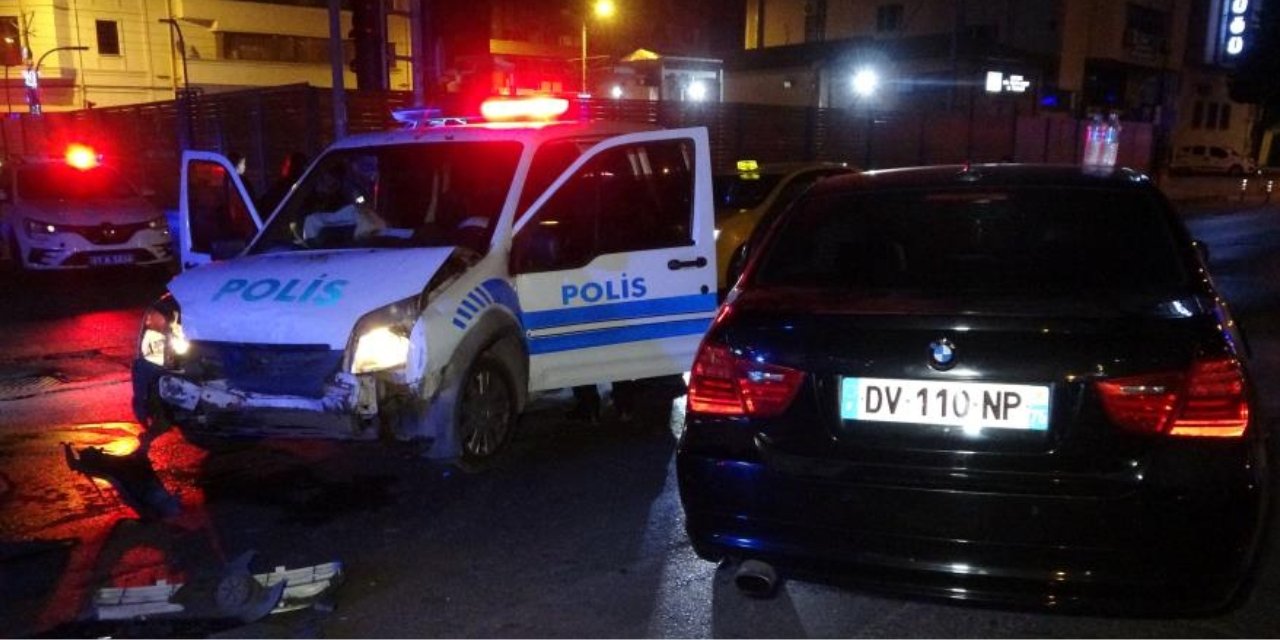 Polis aracı ile otomobil çarpıştı: 1’i polis 2 yaralı