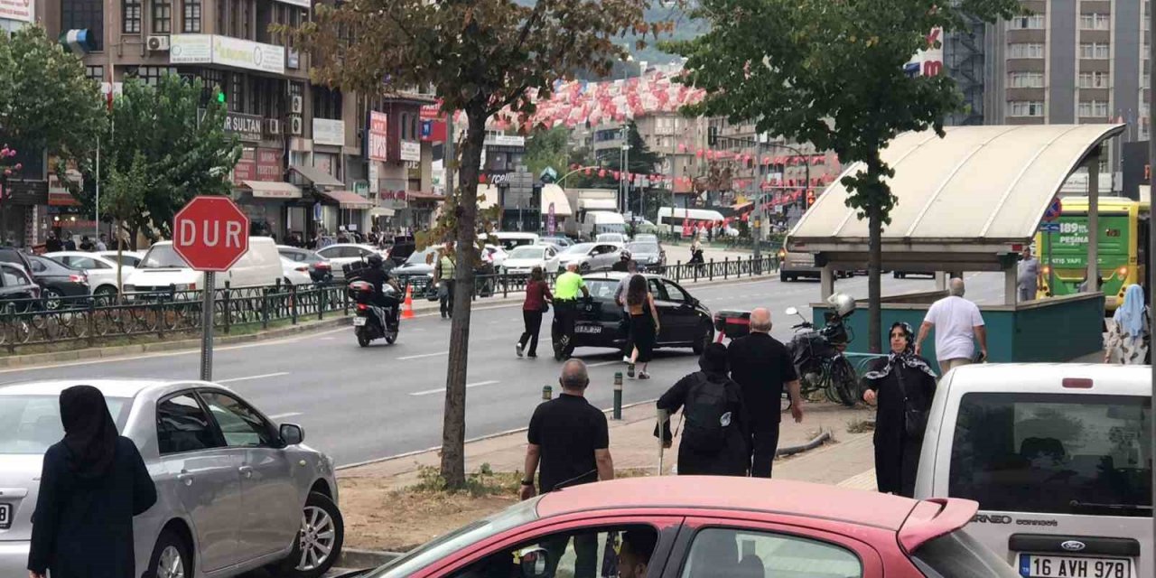 Trafik Polisinden Örnek Davranış