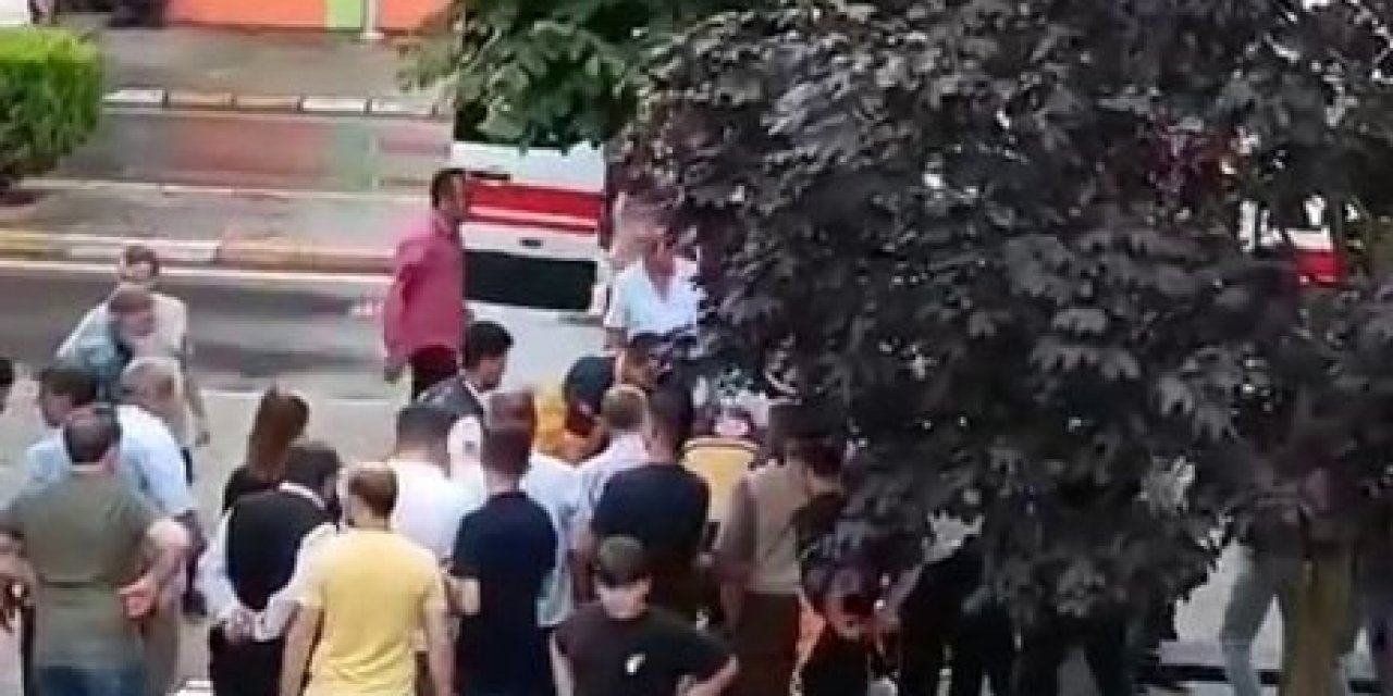 Kavgada Bıçaklandı, Hastanede Hayatını Kaybetti