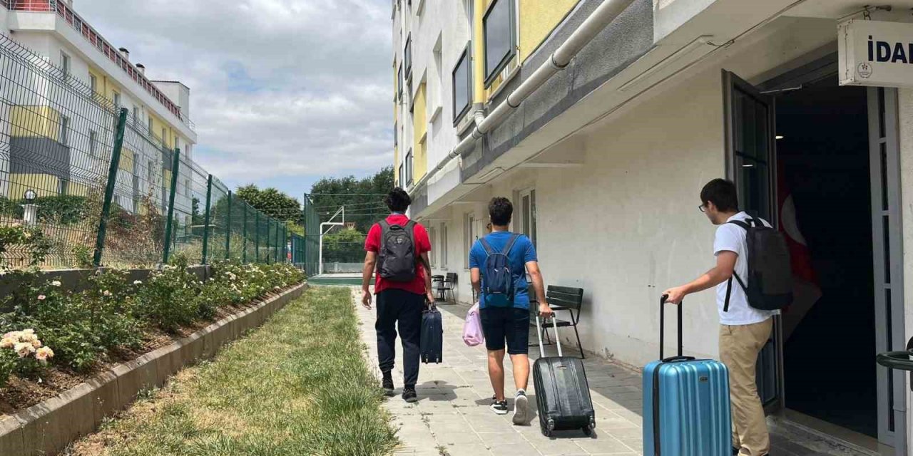 3 Bin 887 Genç Ücretsiz Konakladı